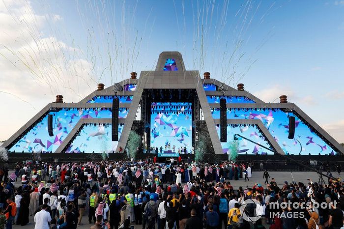 Fans en el podio de Ad Diriyah