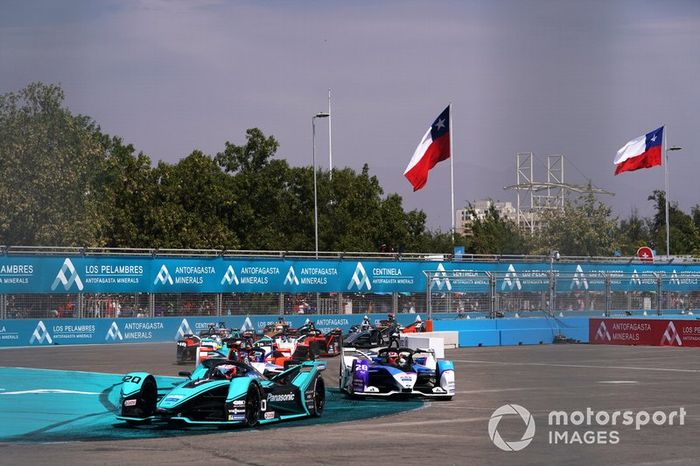 Mitch Evans, Jaguar Racing, Jaguar I-Type 4, Maximilian Günther, BMW I Andretti Motorsports, BMW iFE.20, al inicio