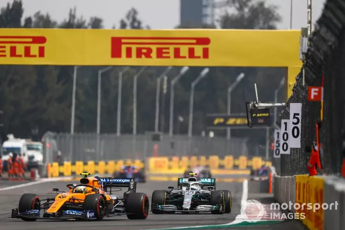 Lando Norris, McLaren MCL34, Valtteri Bottas, Mercedes AMG W10