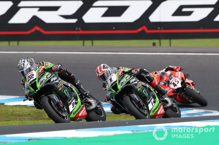 Tras suspender la cita de Qatar, el WorldSBK también decidió no disputar la de Jerez, programada para el 27-29 de marzo. Además, el coronavirus también fue indirectamente la causa de que la carrera del Circuito de Nevers Magny-Cours cambiara de fecha. Iba a ser a finales de septiembre, pero pasó al fin de semana del 2 al 4 de octubre para no coincidir con...
