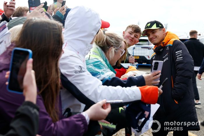 Lando Norris, McLaren F1 Team llega a la pista