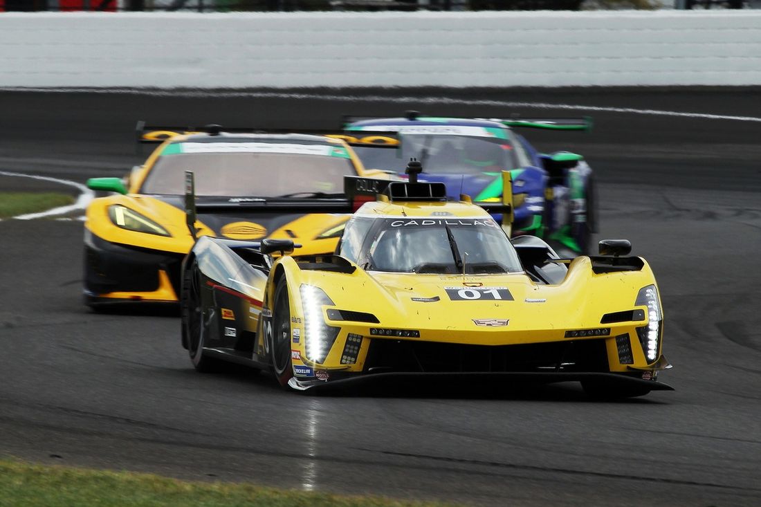 #01 Cadillac Chip Ganassi Racing Cadillac V-Series.R: Renger van der Zande, Sebastien Bourdais