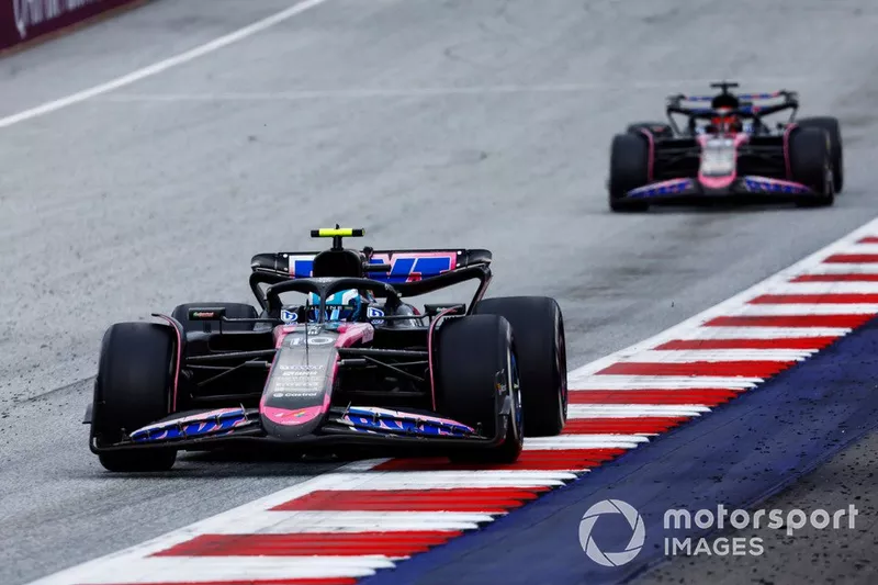 Pierre Gasly, Alpine A524, Esteban Ocon, Alpine A524