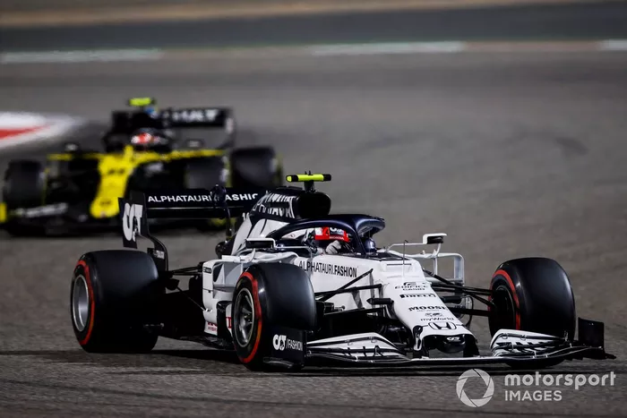 Pierre Gasly, AlphaTauri AT01 , Esteban Ocon, Renault F1 Team R.S.20