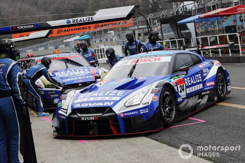 #24 フォーラムエンジニアリングADVAN GT-R