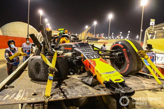 Restos do carro de Alexander Albon