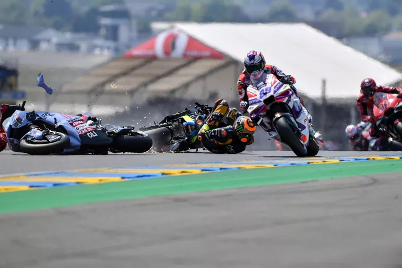 Alex Marquez, Gresini Racing, Luca Marini, VR46 Racing Team, crash