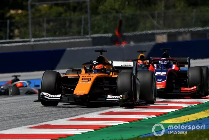 Jack Aitken, Campos Racing, precede Roy Nissany, Trident