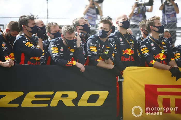 El equipo Red Bull celebra el segundo lugar para Max Verstappen, Red Bull Racing