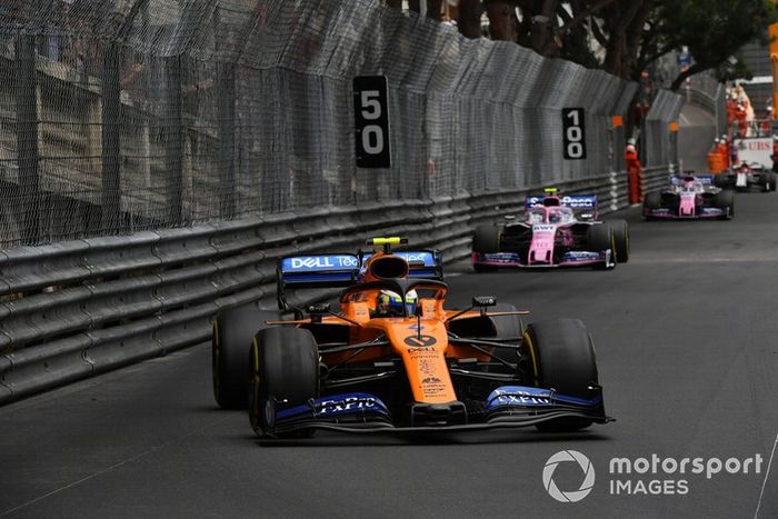 Lando Norris, McLaren MCL34, Lance Stroll, Racing Point RP19, y Sergio Pérez, Racing Point RP19
