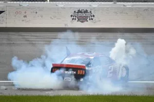 Race Winner Brad Keselowski, Team Penske, Ford Mustang Wurth