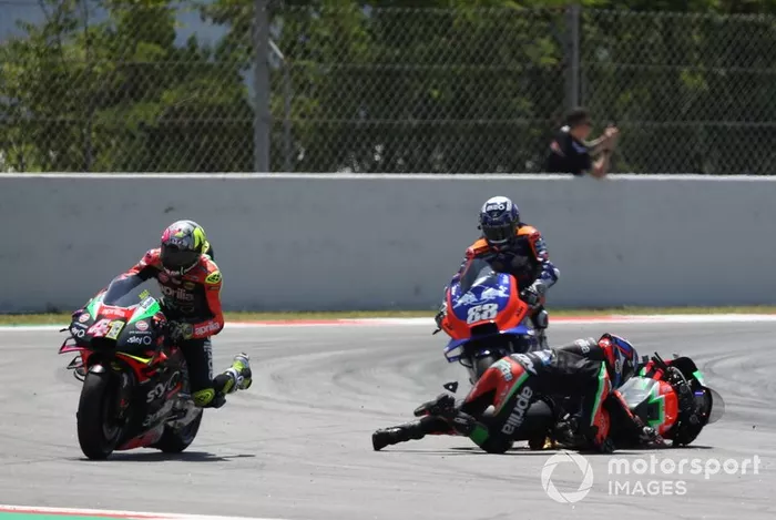 L'incidente di Bradley Smith, Aprilia Racing Team Gresini con Aleix Espargaro, Aprilia Racing Team Gresini
