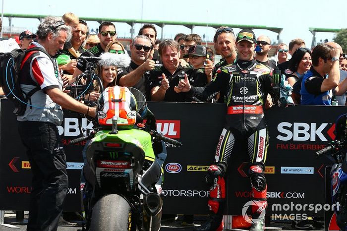 Jonathan Rea, Kawasaki Racing Team takes pole position