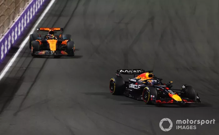 Oscar Piastri, McLaren, Max Verstappen, Red Bull Racing