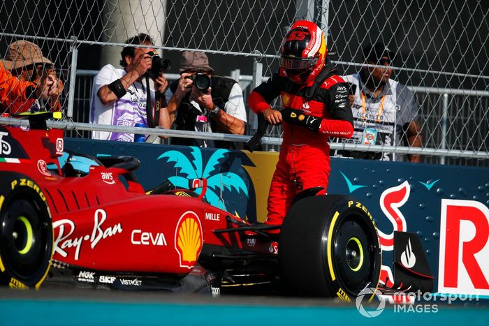 Carlos Sainz Jr., Ferrari F1-75, choca en la FP2
