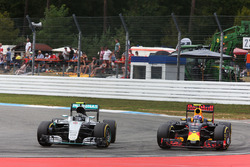 Nico Rosberg, Mercedes AMG F1 W07 Hybrid and Max Verstappen, Red Bull Racing RB12 battle for position