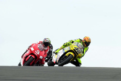 Valentino Rossi, Honda; Max Biaggi, Yamaha