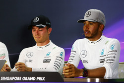 Льюіс Хемілтон, Ніко Росберг, Mercedes AMG F1 на прес-конференції