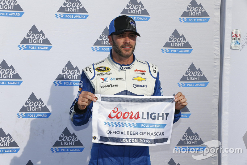 Ganador de la pole Jimmie Johnson, Hendrick Motorsports Chevrolet