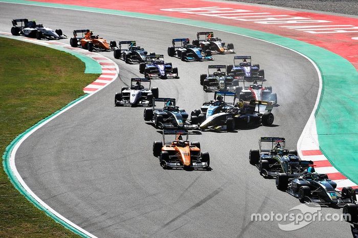 Accidente de Ye Yifei, Hitech Grand Prix, y Jake Hughes, HWA Racelab