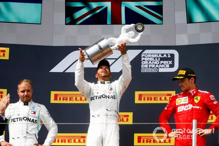 Podio: Ganador de la carrera Lewis Hamilton, Mercedes AMG F1, segundo lugar Valtteri Bottas, Mercedes AMG F1, tercer lugar Charles Leclerc, Ferrari
