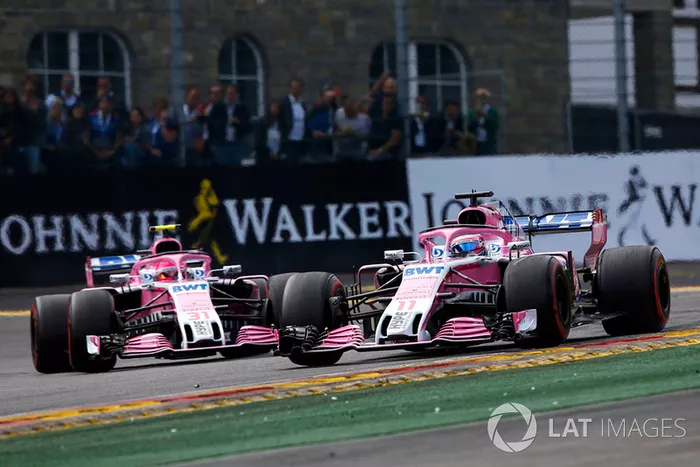Sergio Pérez, Racing Point Force India VJM11, y Esteban Ocon, Racing Point Force India VJM11