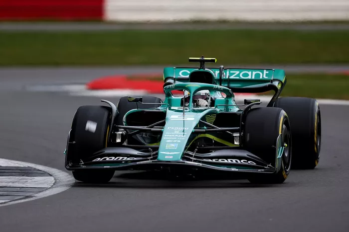 Sebastian Vettel, Aston Martin AMR22 
