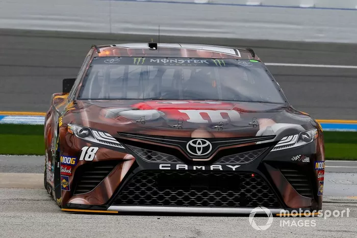  Kyle Busch, Joe Gibbs Racing, Toyota Camry M&M's Chocolate Bar