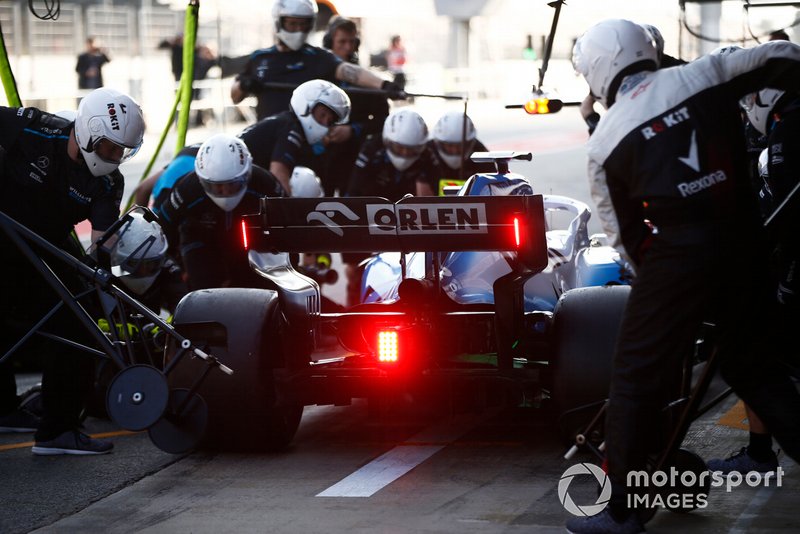 Romain Grosjean, Haas F1 Team VF-19, pit stop