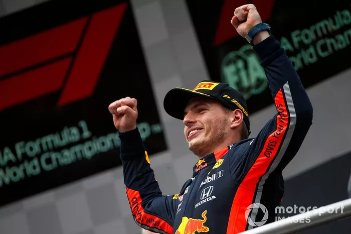 Podio: ganador de la carrera Max Verstappen, Red Bull Racing