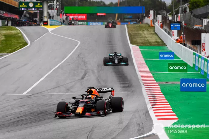 Max Verstappen, Red Bull Racing RB16B, Lewis Hamilton, Mercedes W12