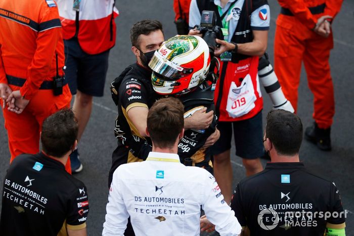 Ganador de la carrera Antonio Felix Da Costa, DS Techeetah, DS E-Tense FE21, celebra