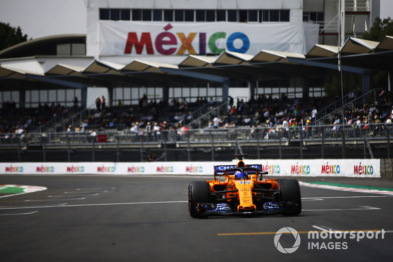 Fernando Alonso, McLaren MCL33, arrives on the grid