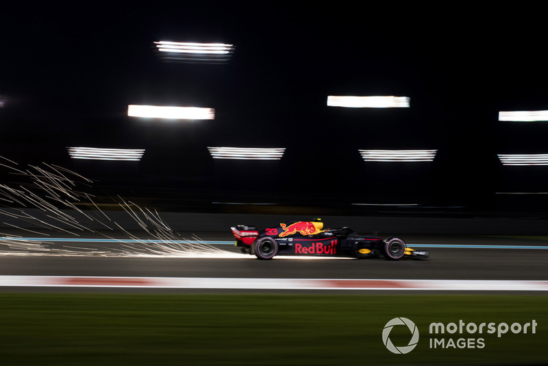 Max Verstappen, Red Bull Racing RB14 sparks