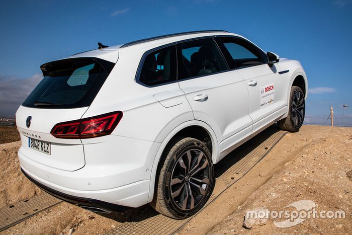 II Curso de Conducción y Nuevas Tecnologías BOSCH - Motor1.com España - Motorsport.com 