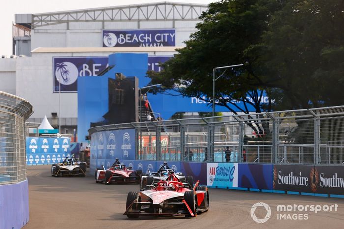 Jake Dennis, Andretti Autosport, Porsche 99 X Electric Gen3, Mitch Evans, Jaguar Racing , Jaguar I-TYPE 6