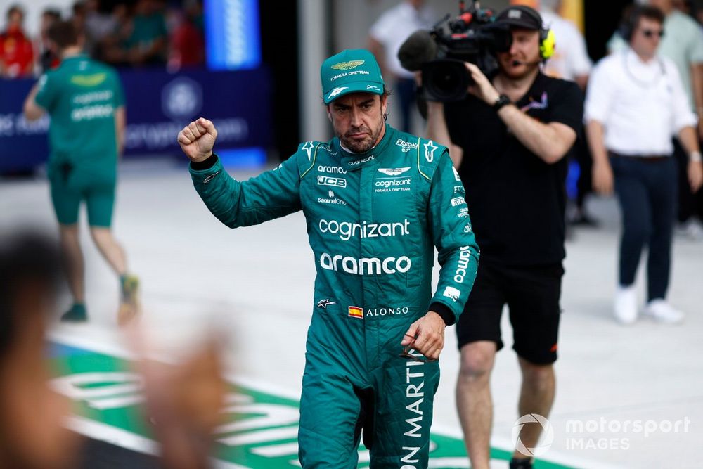 Fernando Alonso, Aston Martin F1 Team, in Parc Ferme after Qualifying