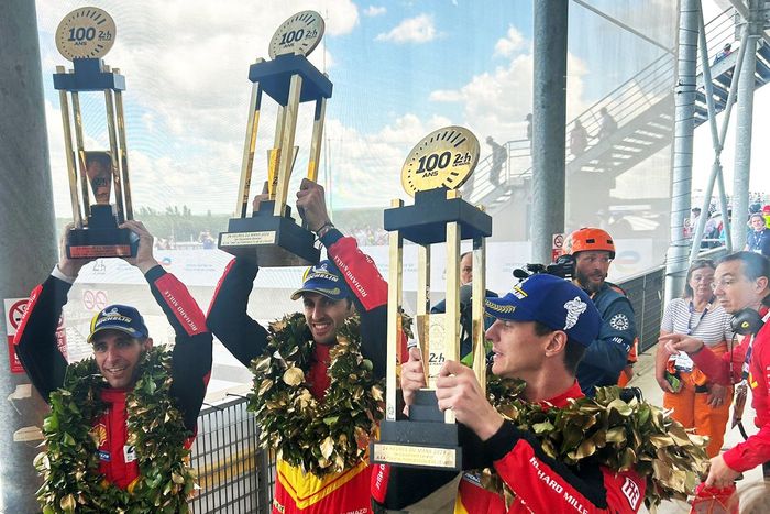 Ganadores de la carrera Alessandro Pier Guidi, James Calado, Antonio Giovinazzi, AF Corse Ferrari 499P