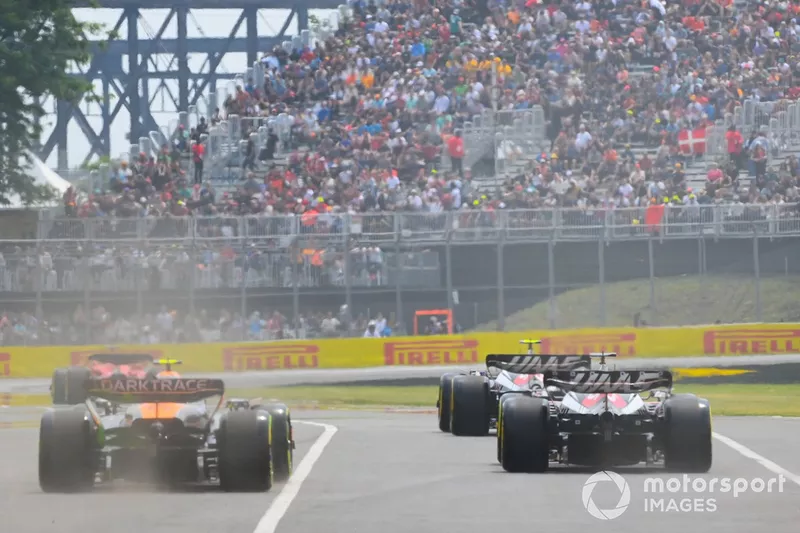 Nico Hulkenberg, Haas VF-23, Kevin Magnussen, Haas VF-23, Lando Norris, McLaren MCL60