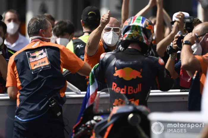 Ganador de la carrera Brad Binder, Red Bull KTM Factory Racing