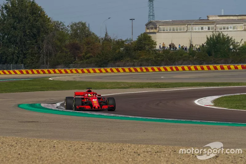 Robert Shwartzman, SF71H