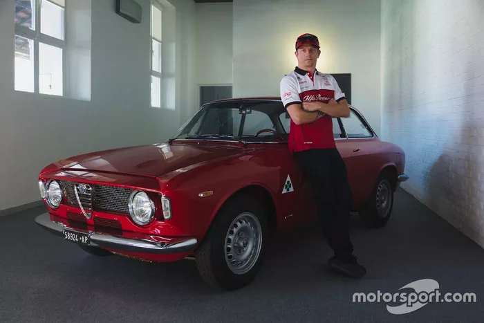 Kimi Raikkonen, Alfa Romeo Racing, e l'Alfa Romeo Giulia GTA