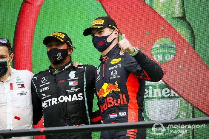 Podio: ganador de la carrera Lewis Hamilton, Mercedes-AMG F1, y Max tercer lugar Verstappen, Red Bull Racing