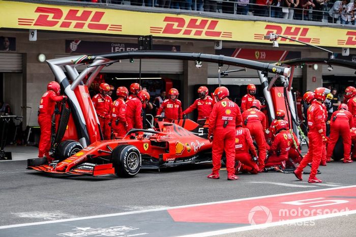 Sebastian Vettel, Ferrari SF90 pit stop