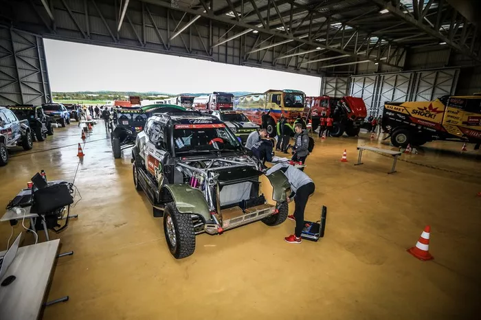 Verificaciones en Paul Ricard antes del embarque del Dakar 2020
