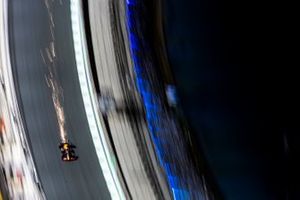 Des étincelles derrière Sergio Perez, Red Bull Racing RB19