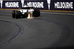 Chispas de la trasera del FW40 de Lancce Stroll