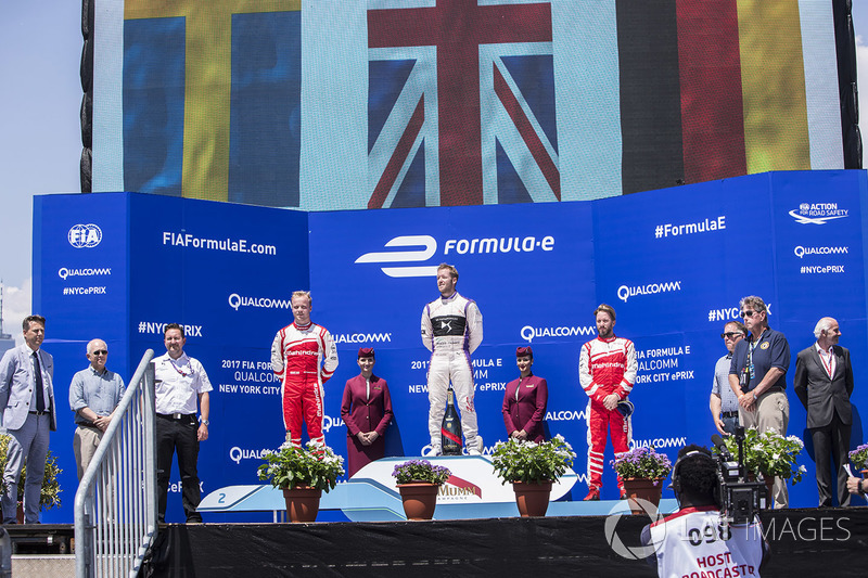 Podio: ganador Sam Bird, DS Virgin Racing, segundo lugar Felix Rosenqvist, Mahindra Racing,y tercer lugar Nick Heidfeld, Mahindra Racing