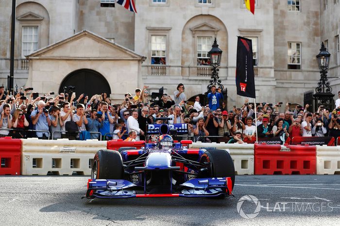 Carlos Sainz Jr., Scuderia Toro Rosso