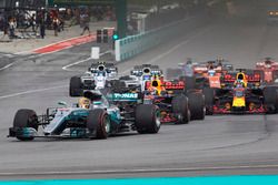 Lewis Hamilton, Mercedes AMG F1 W08, Max Verstappen, Red Bull Racing RB13, Daniel Ricciardo, Red Bull Racing RB13, Valtteri Bottas, Mercedes AMG F1 W08 at the start